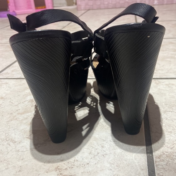 GUESS Heels (9) - Picture 3 of 5